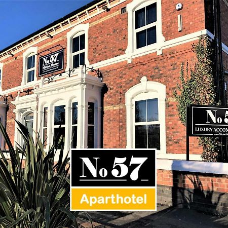 No57 Aparthotel Крю Екстериор снимка