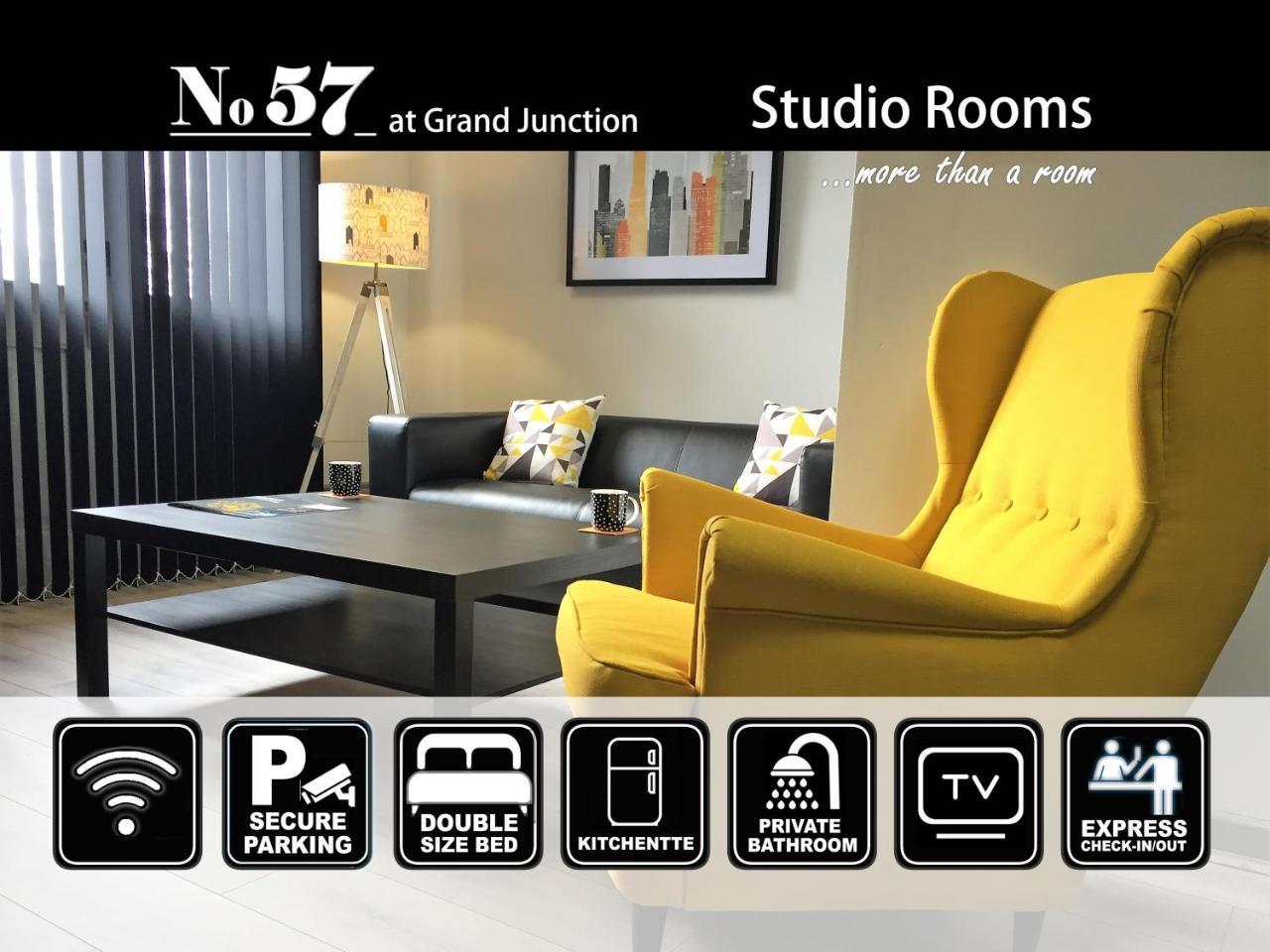 No57 Aparthotel Крю Екстериор снимка